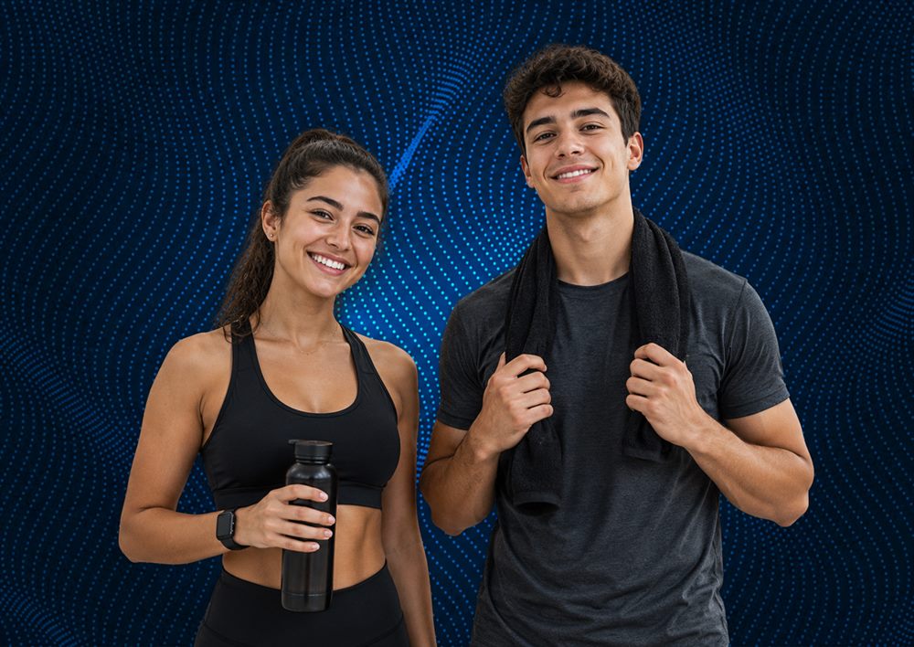Dos personas jóvenes con ropa deportiva, listas para entrenar