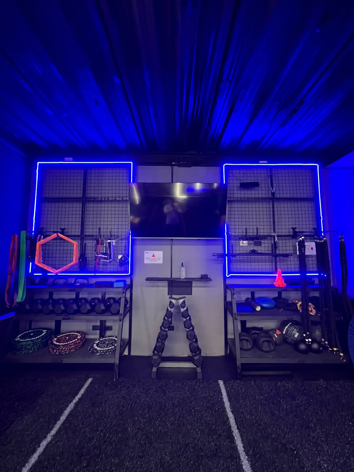 Zona de neón y equipamiento